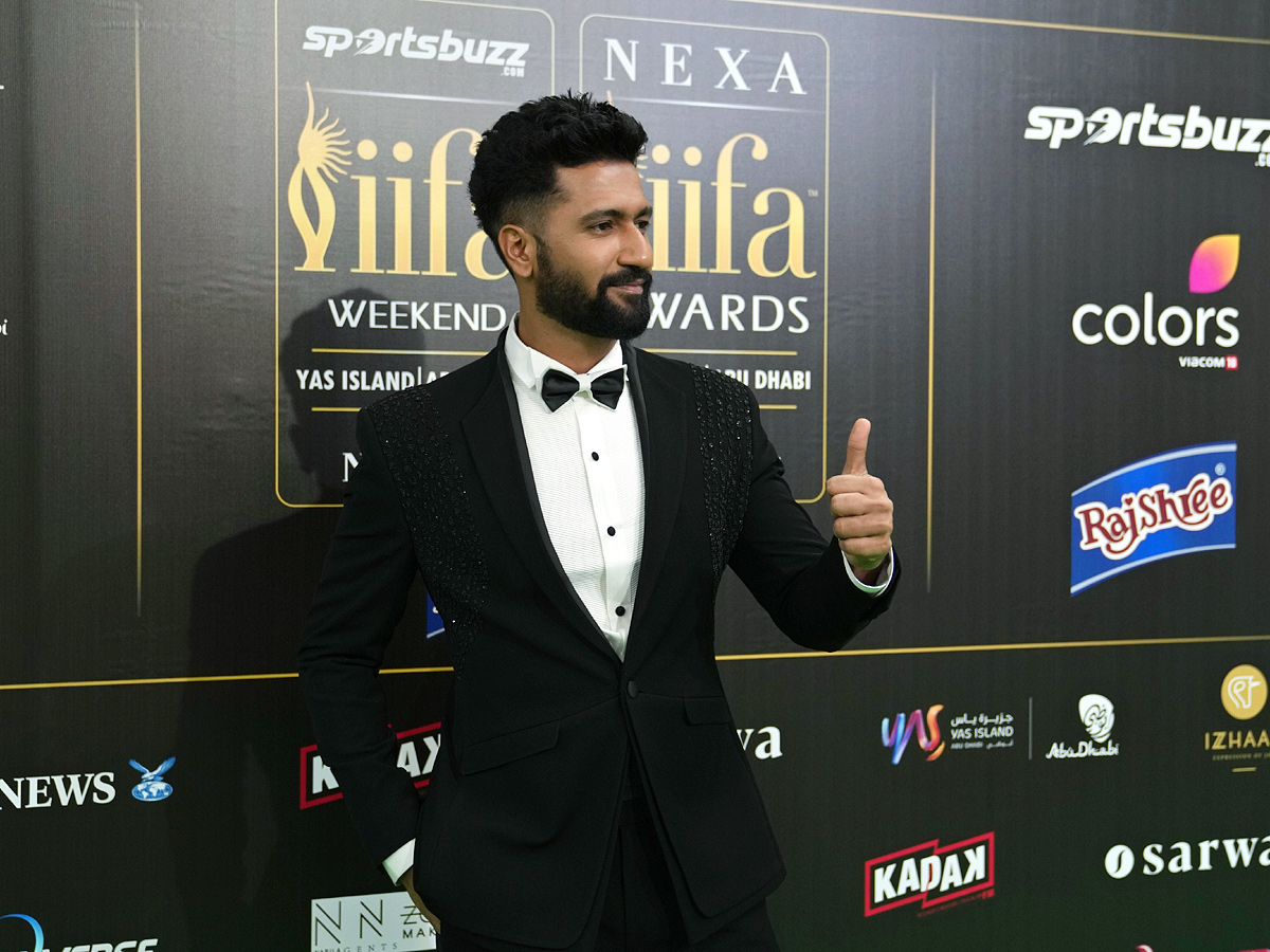 Stars Dazzle IIFA Rocks 2022 Green Carpet Photos - Sakshi40