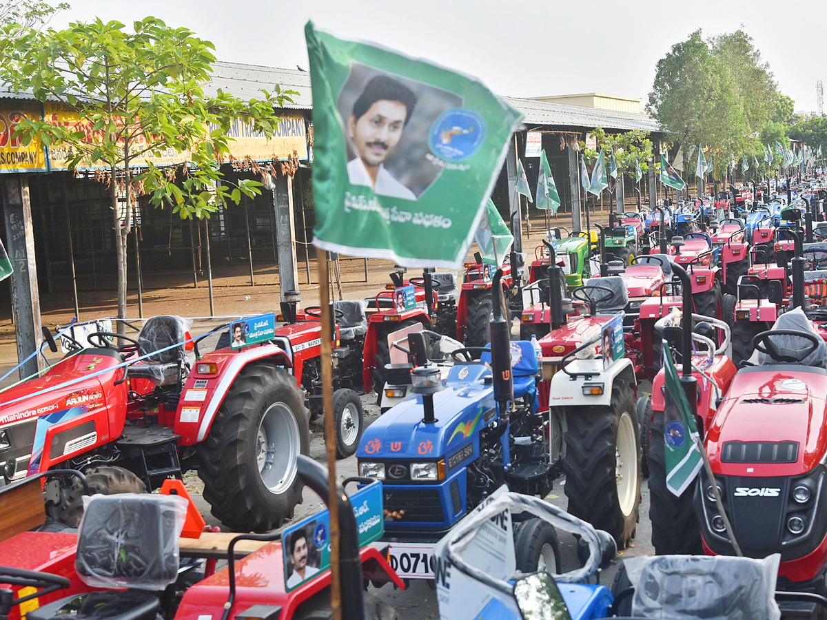 CM YS Jagan to Launch YSR Yantra Seva Scheme PHoto Gallery - Sakshi1