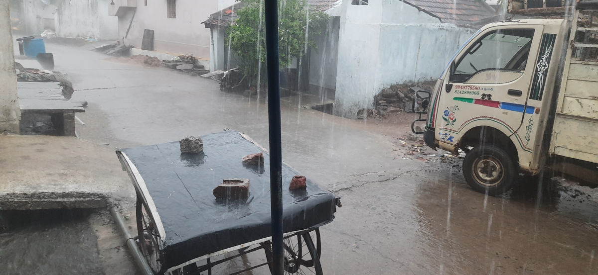 Heavy Rain Fall In Visakhapatanam - Sakshi7