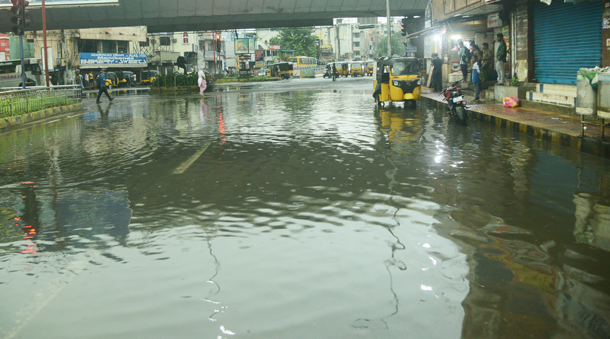 Heavy Rain Fall In Visakhapatanam - Sakshi4