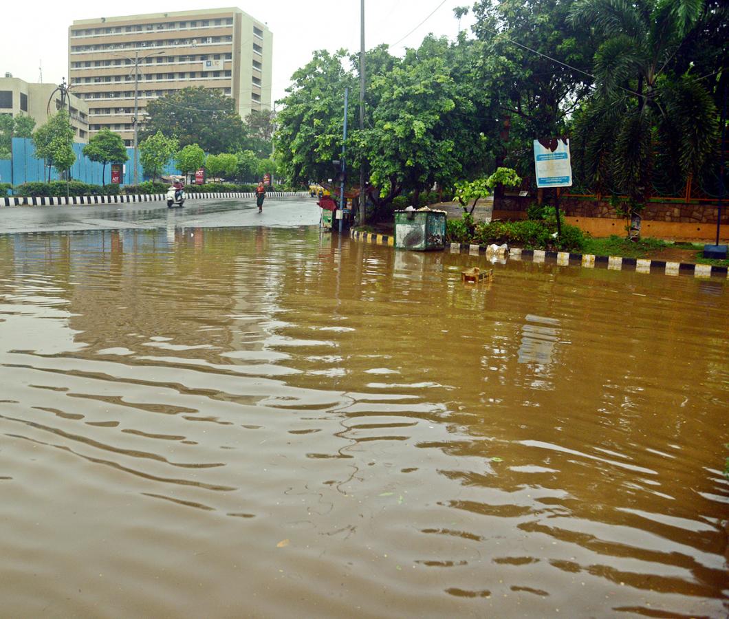 Heavy Rain Fall In Visakhapatanam - Sakshi5