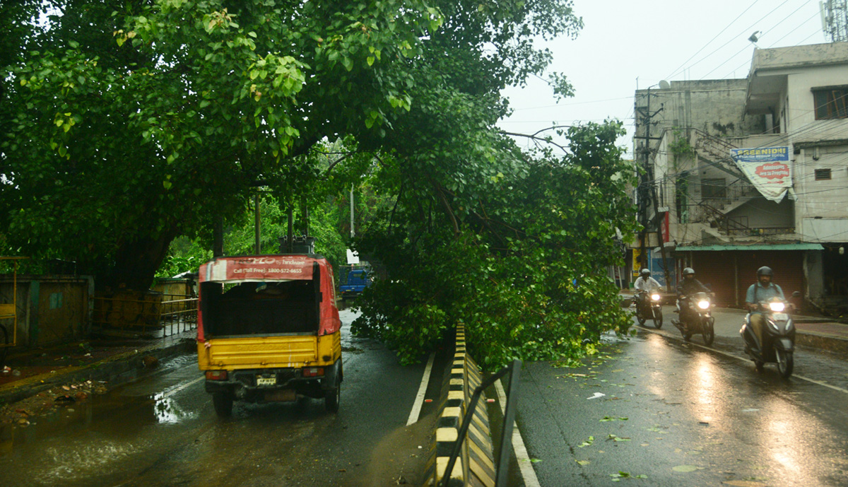 Heavy Rain Fall In Visakhapatanam - Sakshi6