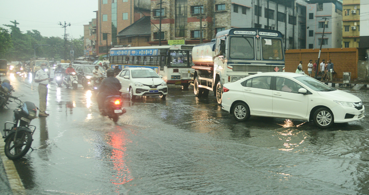 Heavy Rain Fall In Visakhapatanam - Sakshi8