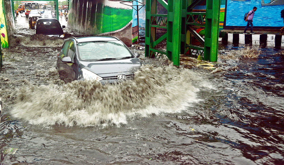 Heavy Rain Fall In Visakhapatanam - Sakshi9