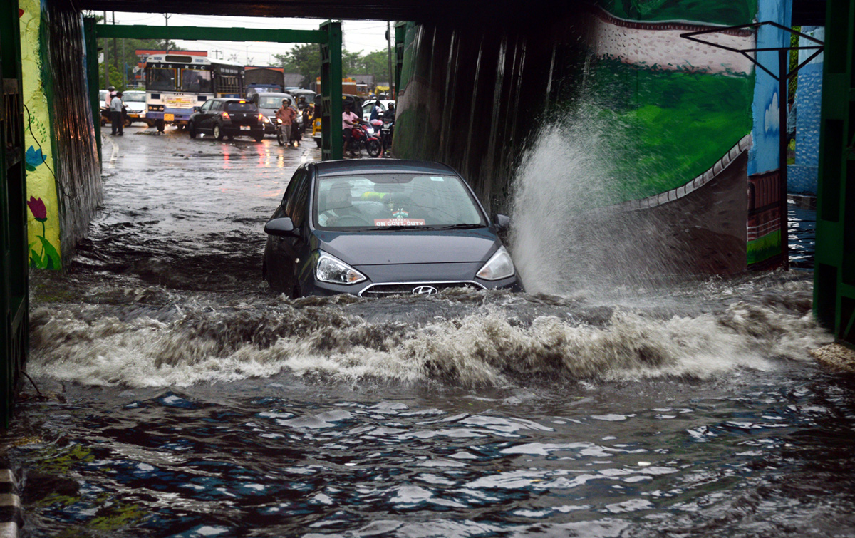 Heavy Rain Fall In Visakhapatanam - Sakshi10