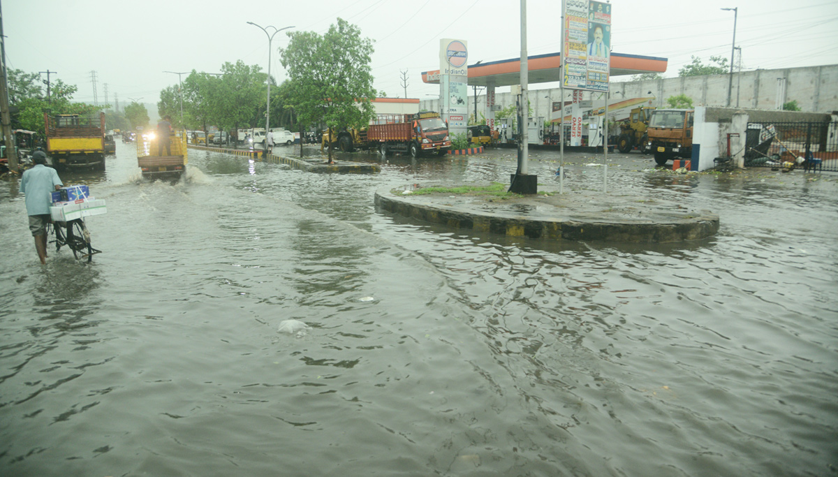 Heavy Rain Fall In Visakhapatanam - Sakshi14