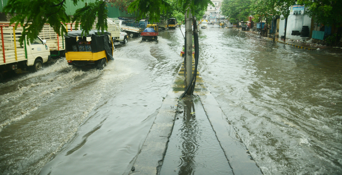 Heavy Rain Fall In Visakhapatanam - Sakshi15