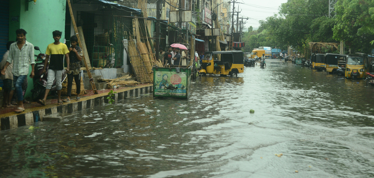 Heavy Rain Fall In Visakhapatanam - Sakshi16