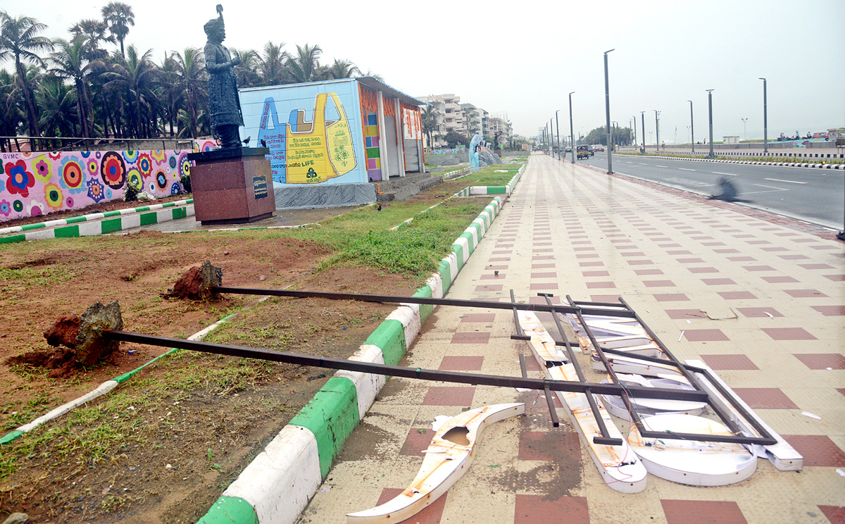 Heavy Rain Fall In Visakhapatanam - Sakshi17