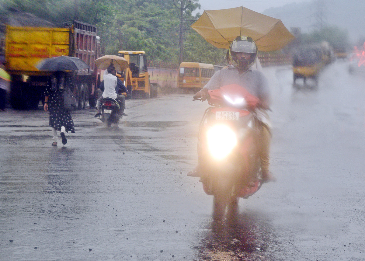 Heavy Rain Fall In Visakhapatanam - Sakshi18