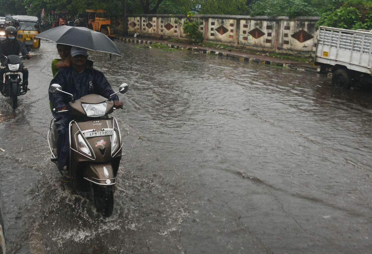 Heavy Rain Fall In Visakhapatanam - Sakshi20