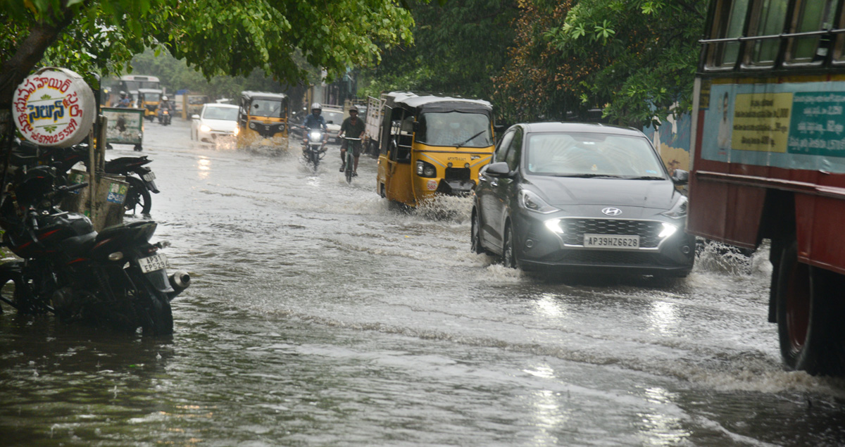 Heavy Rain Fall In Visakhapatanam - Sakshi21