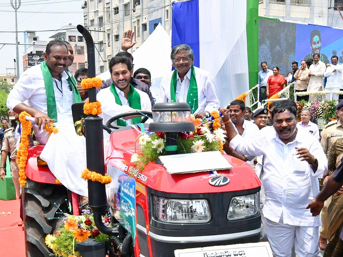 CM YS Jagan Launches YSR Yantra Seva Pathakam Tractors - Sakshi1