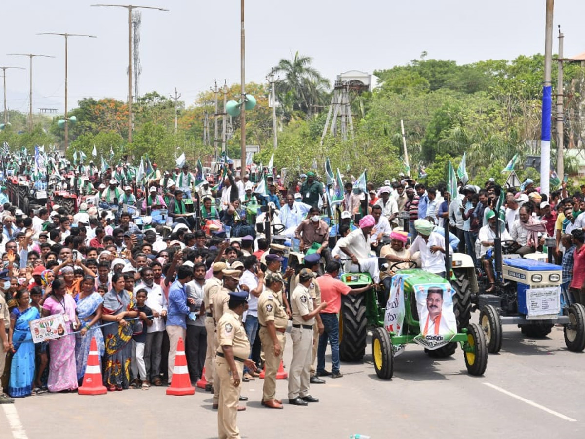 CM YS Jagan Launches YSR Yantra Seva Pathakam Tractors - Sakshi13