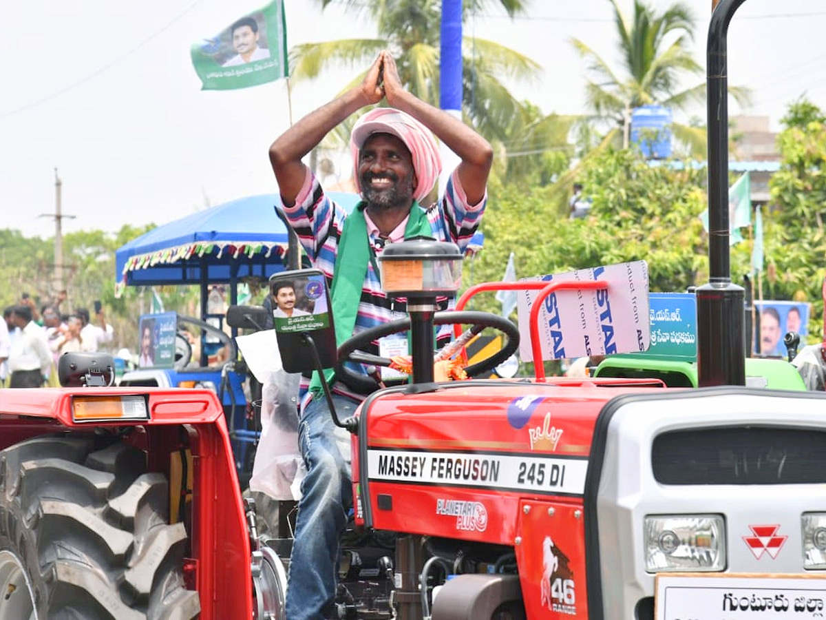 CM YS Jagan Launches YSR Yantra Seva Pathakam Tractors - Sakshi24