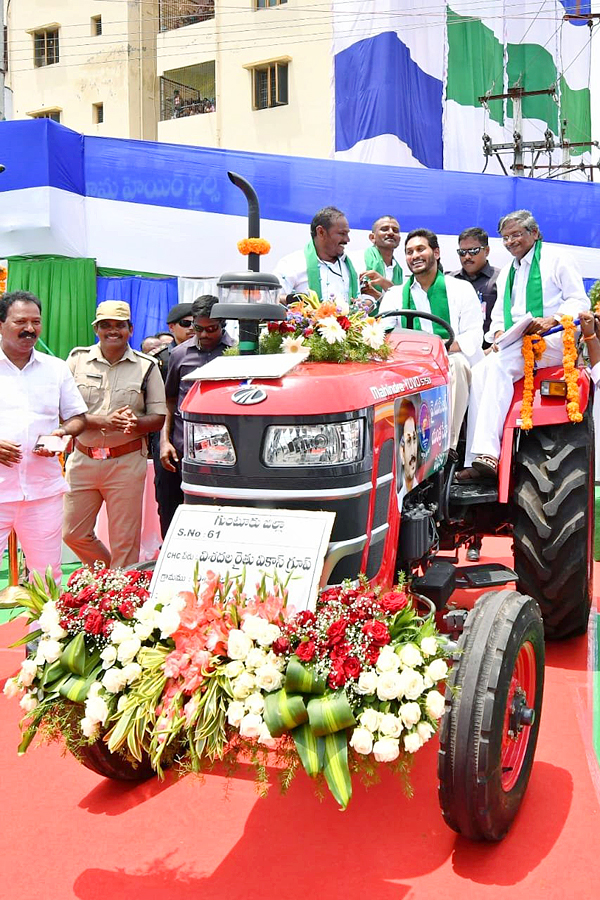 CM YS Jagan Launches YSR Yantra Seva Pathakam Tractors - Sakshi31