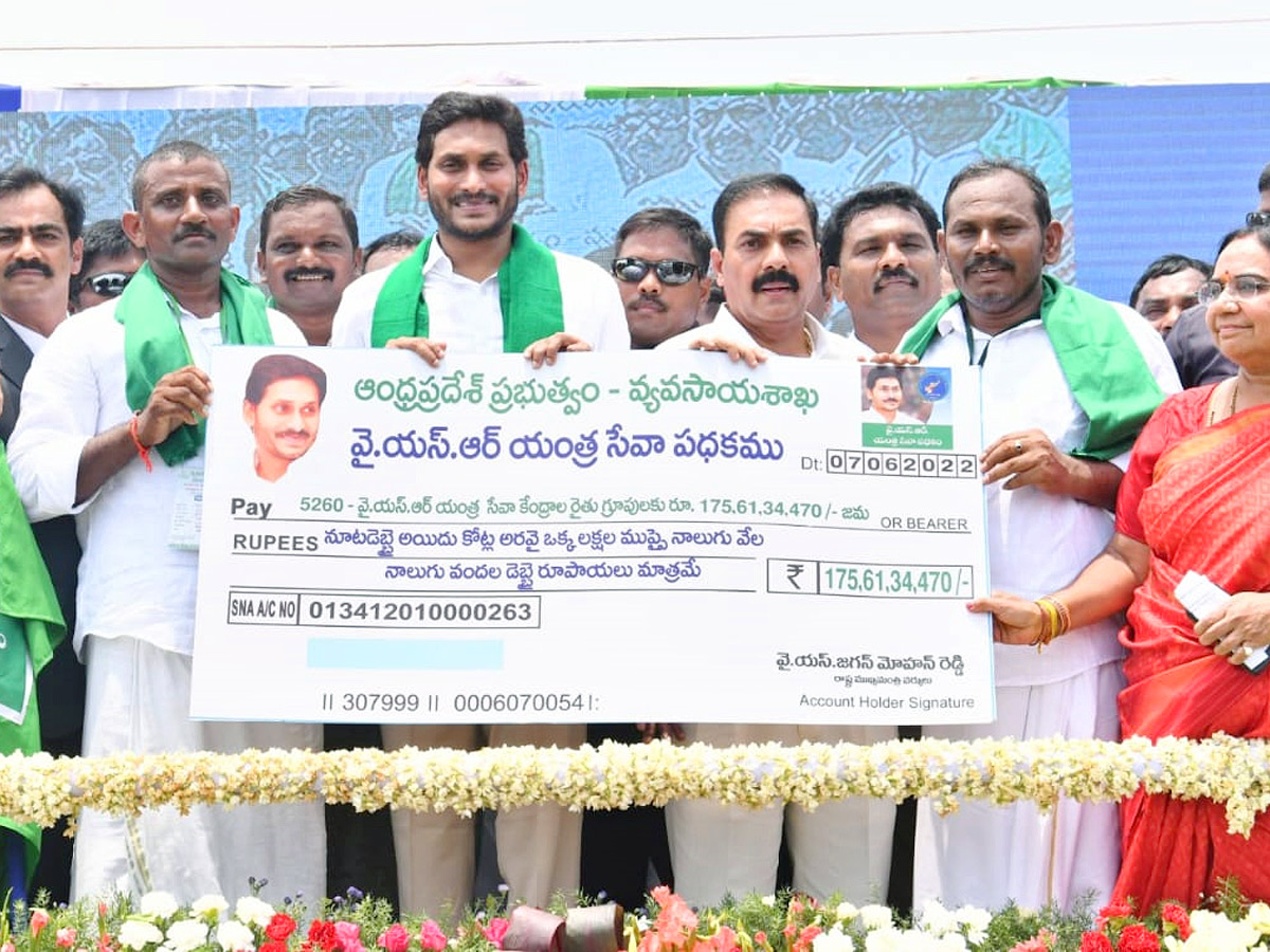 CM YS Jagan Launches YSR Yantra Seva Pathakam Tractors - Sakshi4