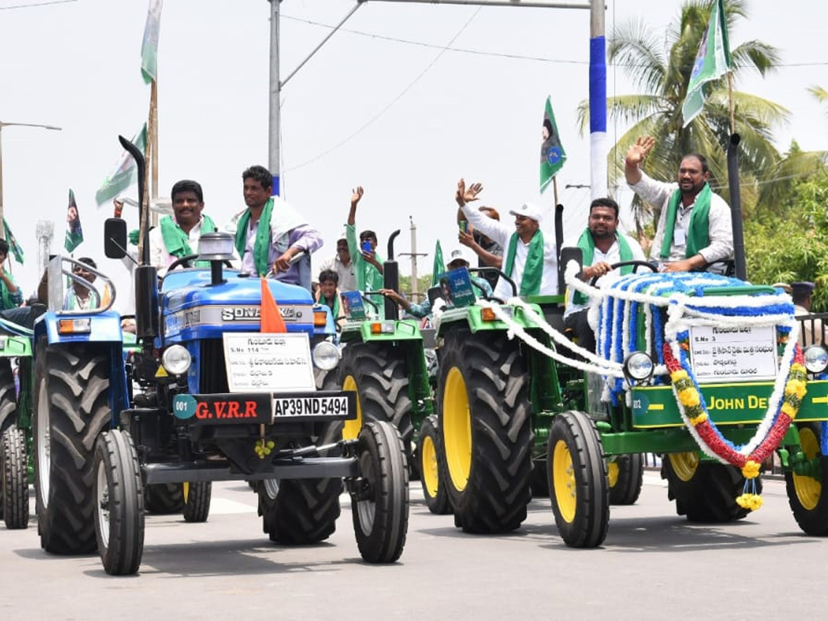 CM YS Jagan Launches YSR Yantra Seva Pathakam Tractors - Sakshi6