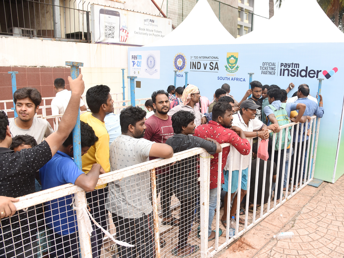 Match Tickets Sell Like Hot Cakes in Vizag Photo Gallery - Sakshi2