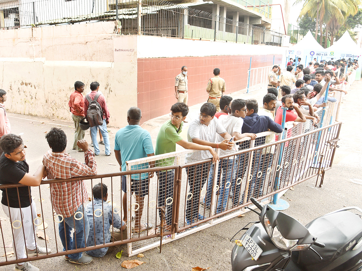 Match Tickets Sell Like Hot Cakes in Vizag Photo Gallery - Sakshi3