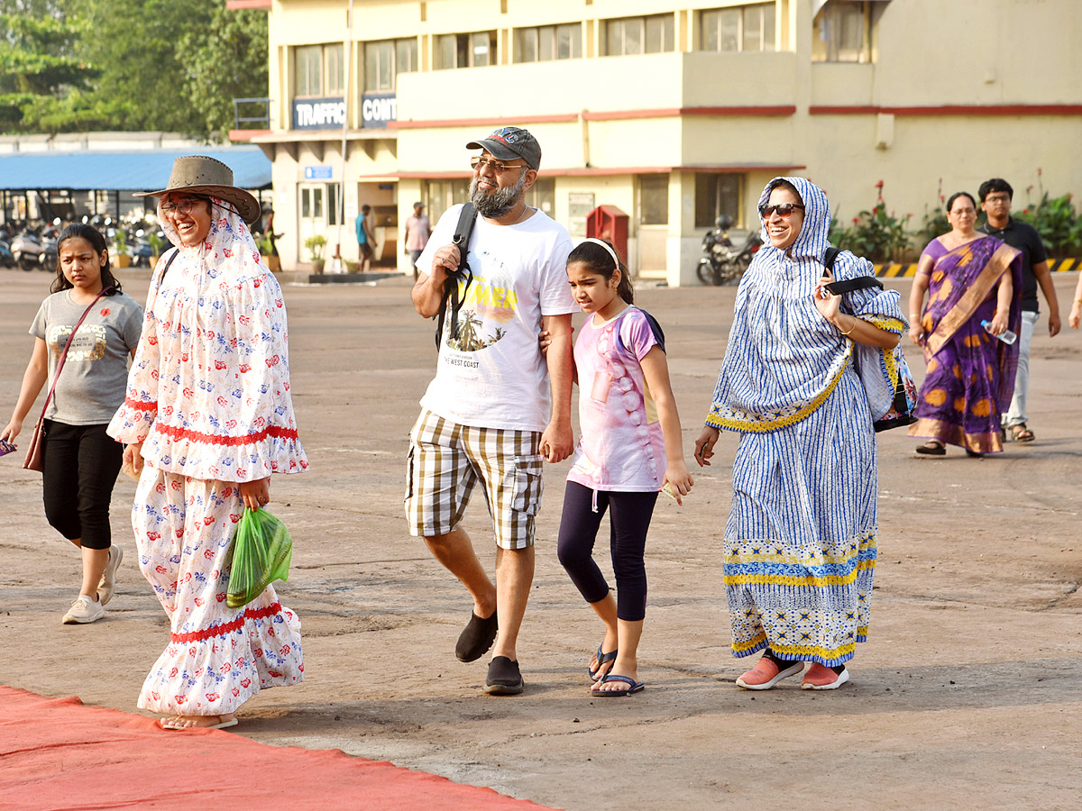 Luxury Ship Cordelia Cruise Arrived In Vizag Photos - Sakshi10