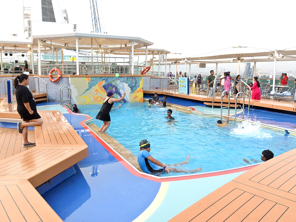 Luxury Ship Cordelia Cruise Arrived In Vizag Photos - Sakshi14