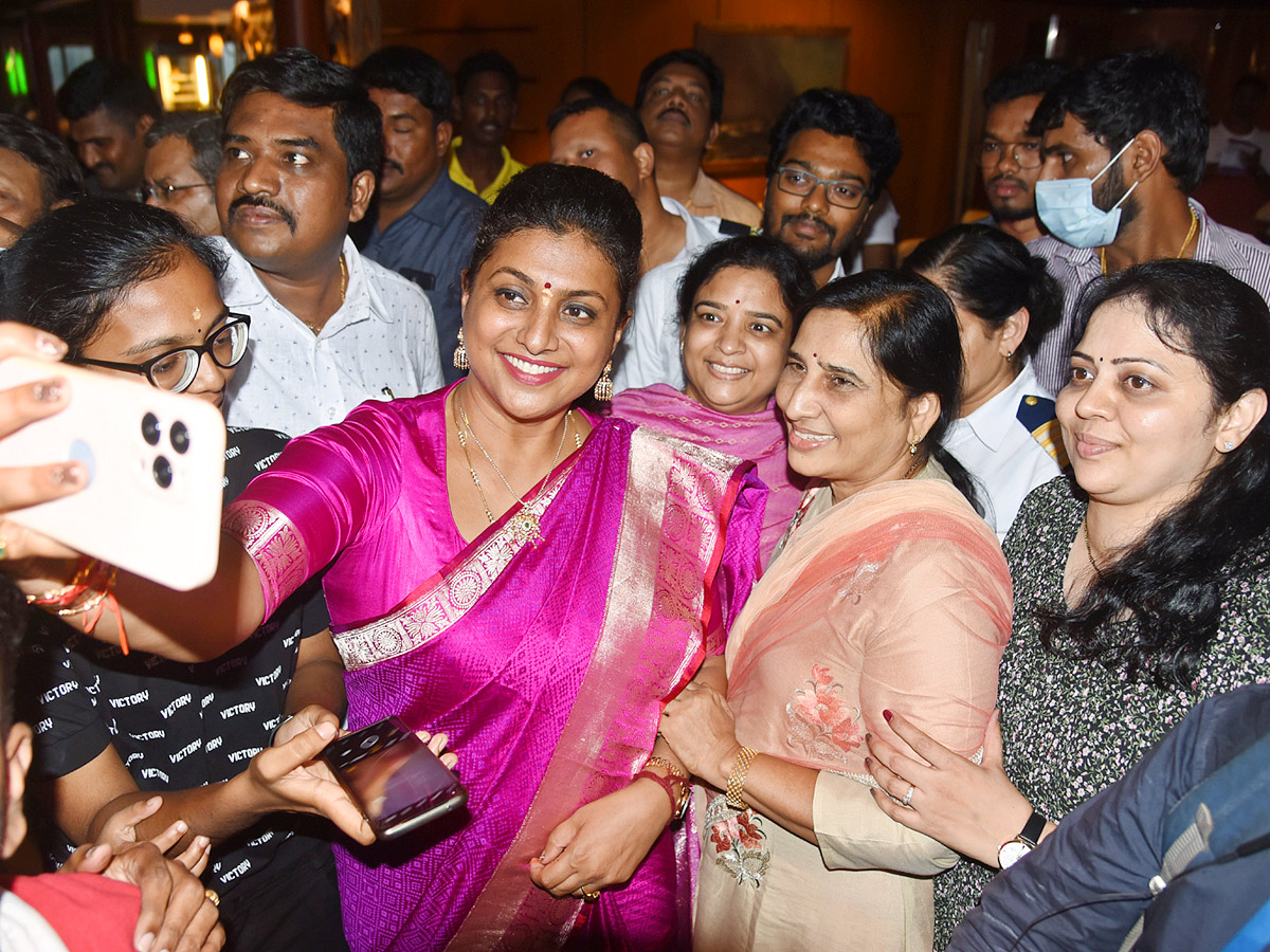 Luxury Ship Cordelia Cruise Arrived In Vizag Photos - Sakshi15