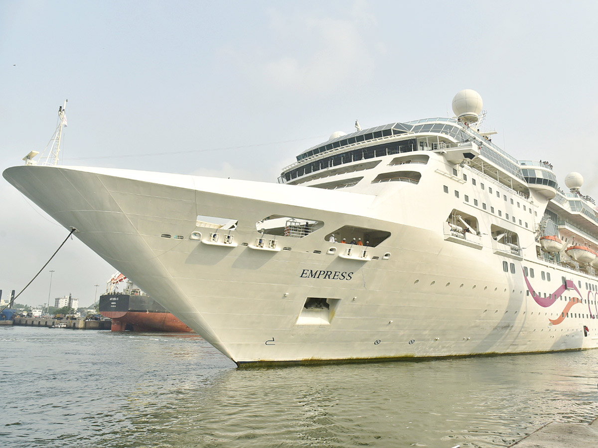 Luxury Ship Cordelia Cruise Arrived In Vizag Photos - Sakshi21