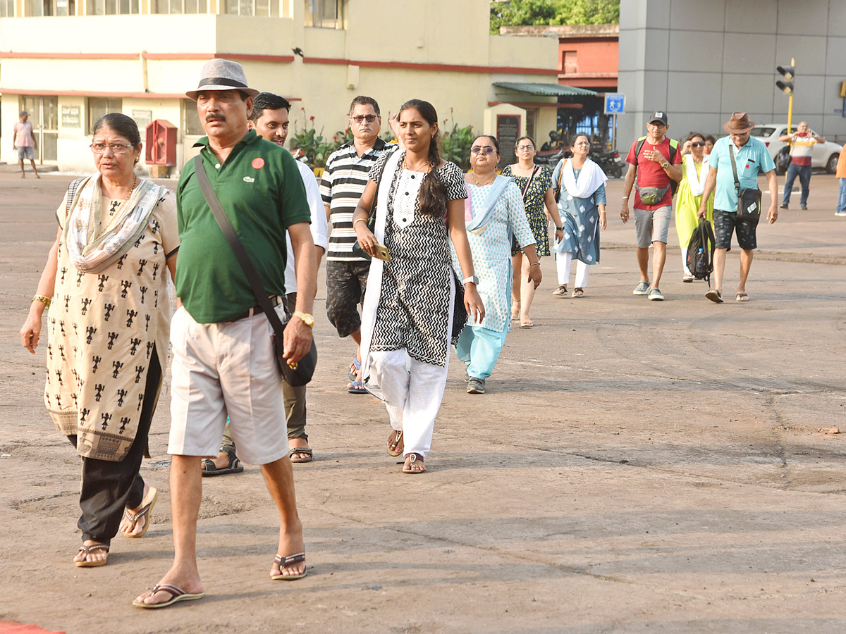 Luxury Ship Cordelia Cruise Arrived In Vizag Photos - Sakshi38