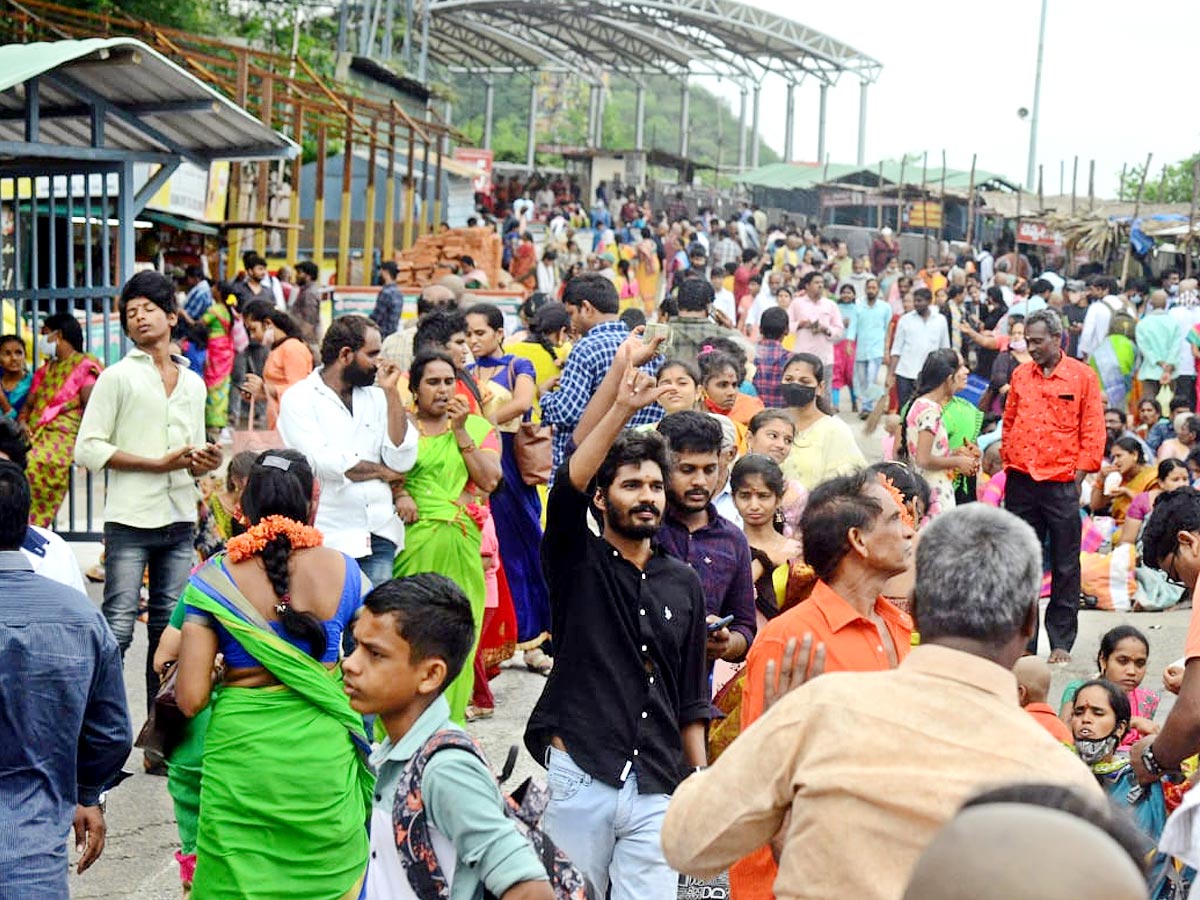 Bonalu Celebrations In Kanaka Durga Temple at Vijayawada Photo Gallery - Sakshi3