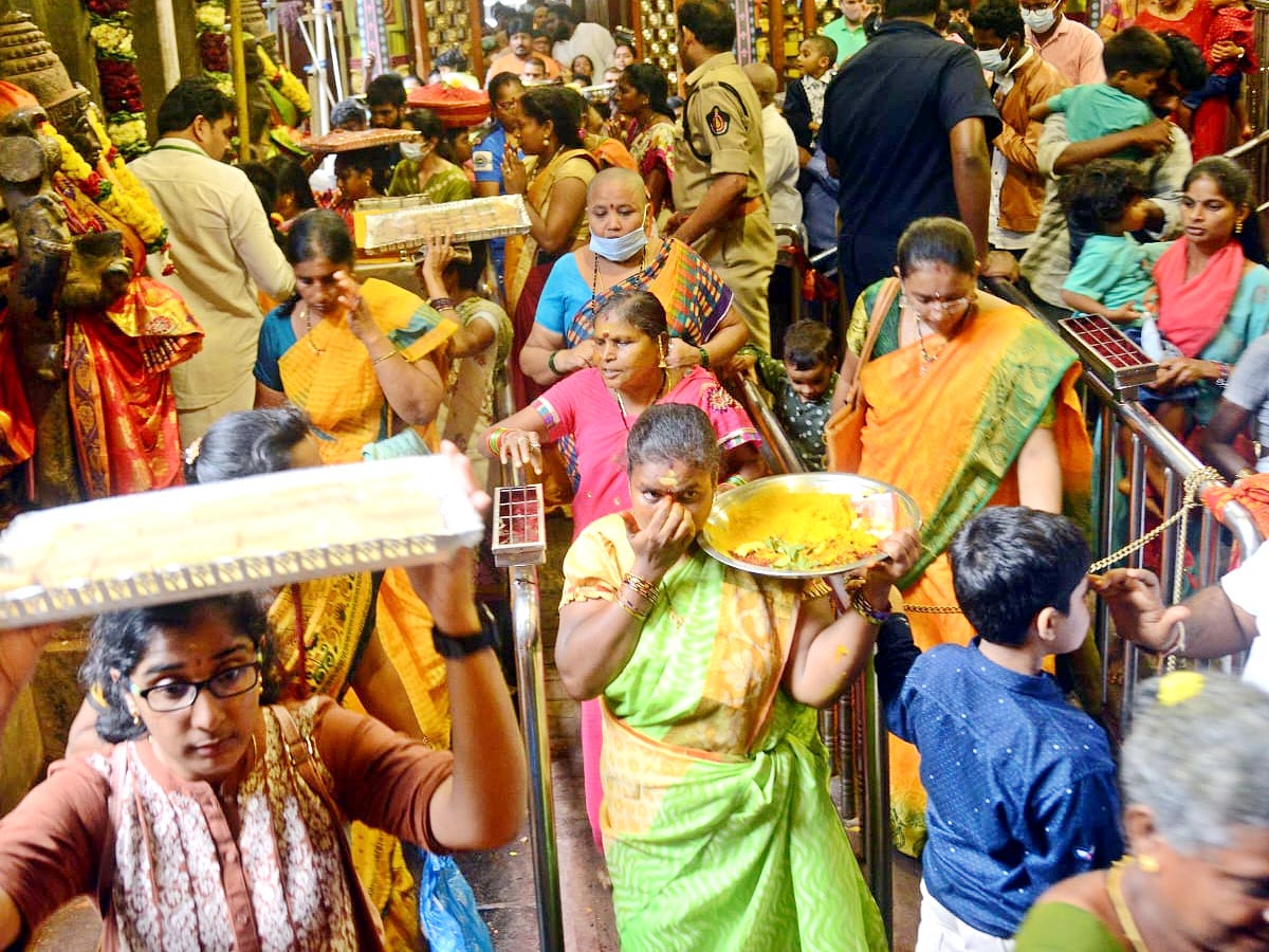 Bonalu Celebrations In Kanaka Durga Temple at Vijayawada Photo Gallery - Sakshi6