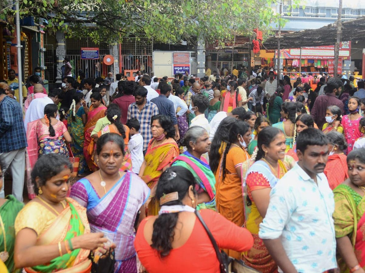 Bonalu Celebrations In Kanaka Durga Temple at Vijayawada Photo Gallery - Sakshi10