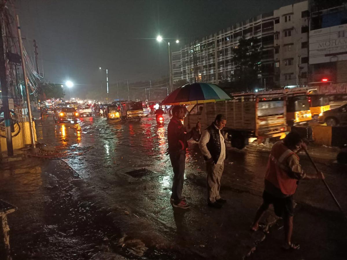 Heavy Rain In Hyderabad Photo Gallery  - Sakshi12