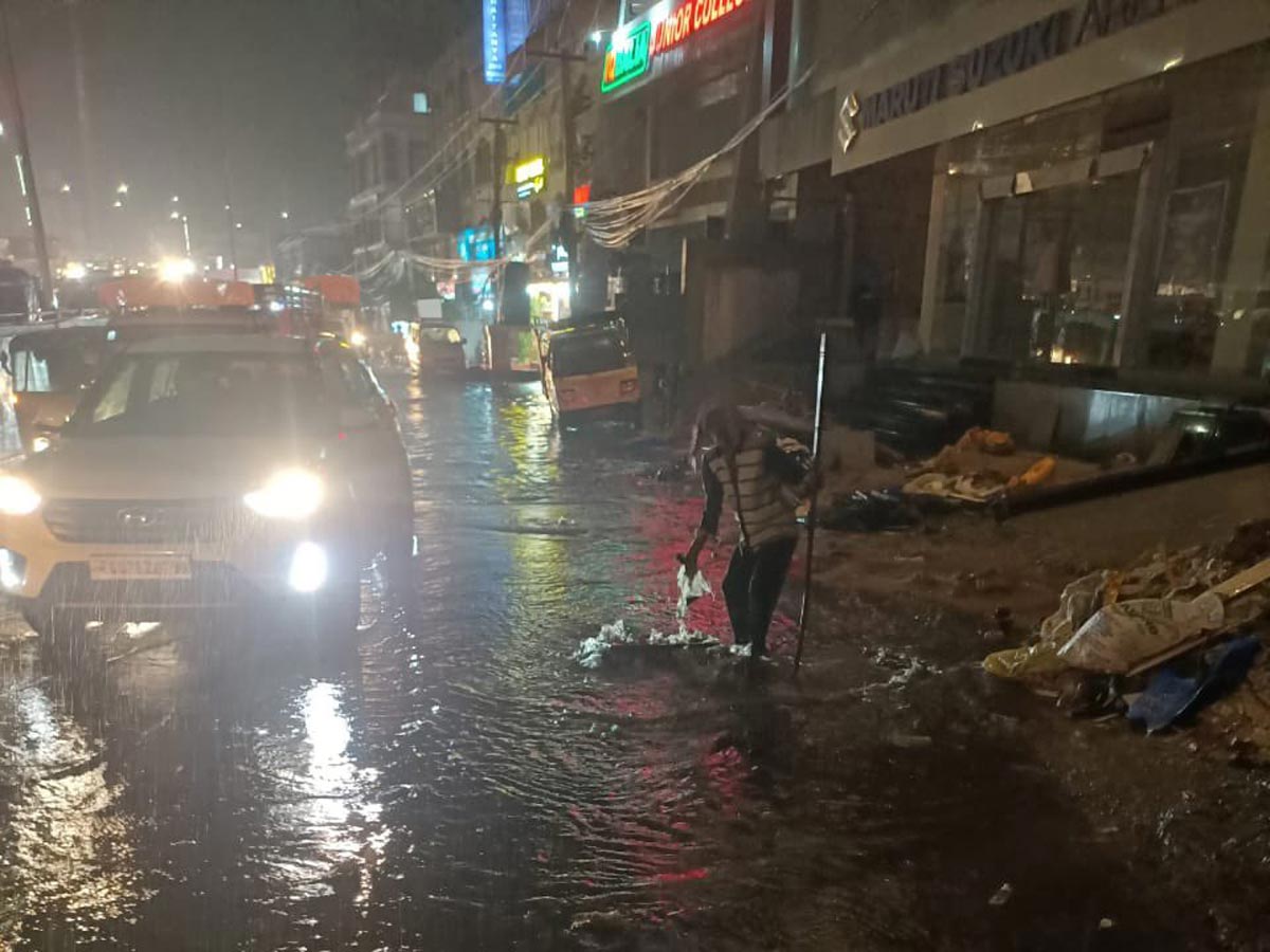 Heavy Rain In Hyderabad Photo Gallery  - Sakshi10