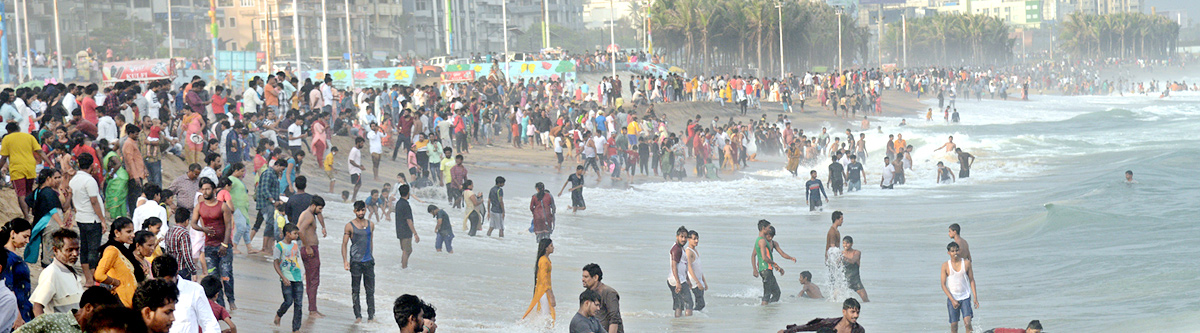 Heavy Rush People Enjoying In RK Beach - Sakshi16