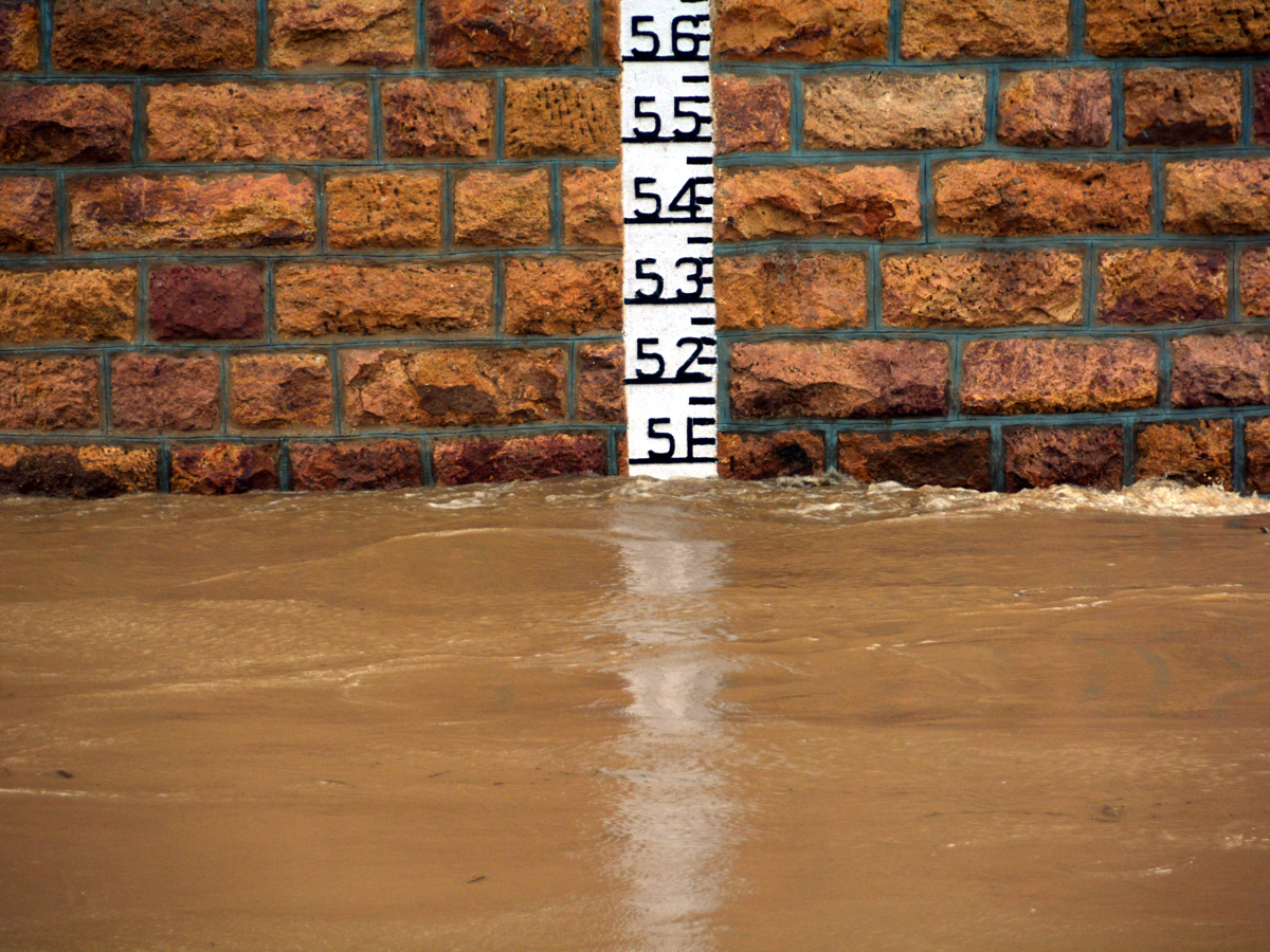 Heavy Floods To Godavari River At Rajahmundry Railway Bridge Photo Gallery - Sakshi13