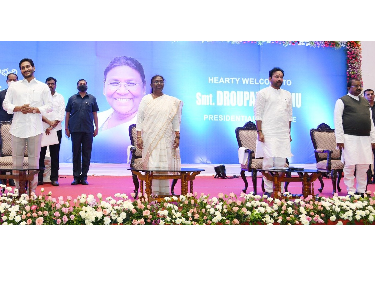 NDA Presidential Candidate Draupadi Murmu AP Tour photo Gallery - Sakshi17