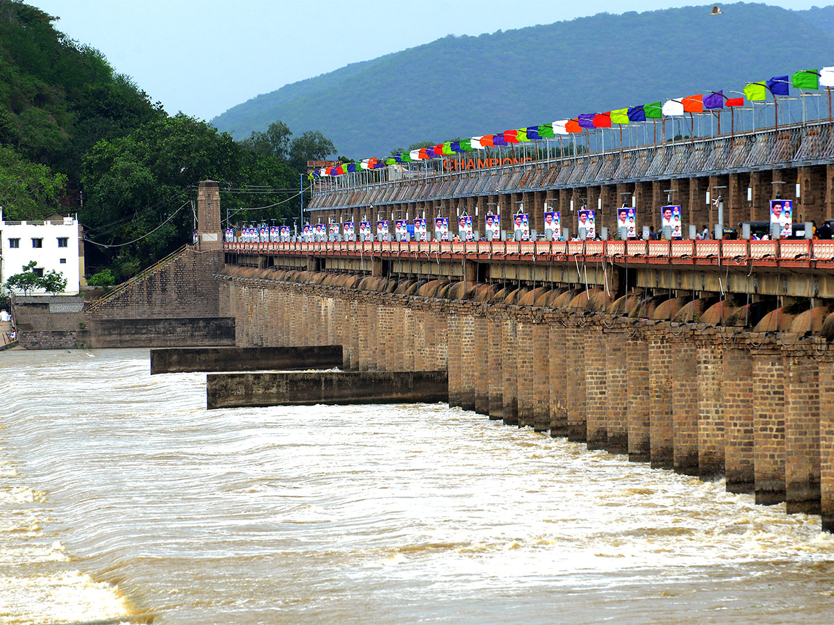 Huge Flood hit In Prakasam Barrage  - Sakshi8