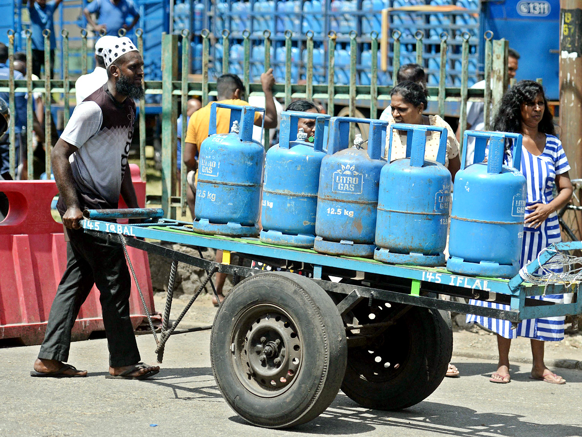 Sri Lanka crisis PM declares state of emergency as President flees Photo Gallery - Sakshi13