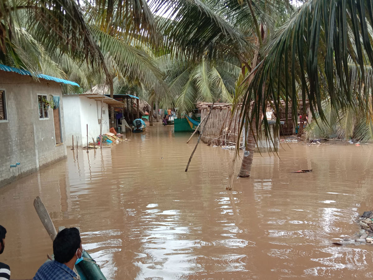 Heavy Rains Inundation Both Andhra Pradesh And Telangana States - Sakshi14