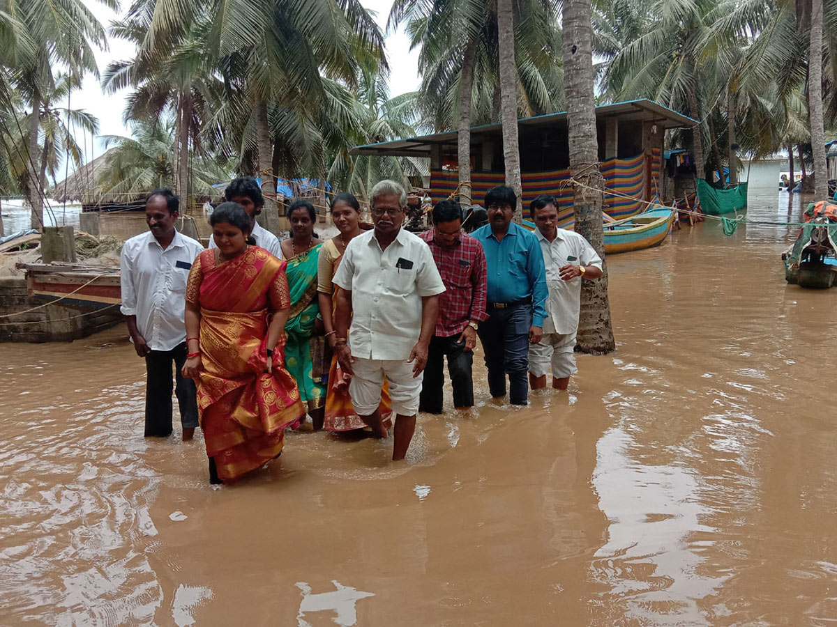 Heavy Rains Inundation Both Andhra Pradesh And Telangana States - Sakshi15