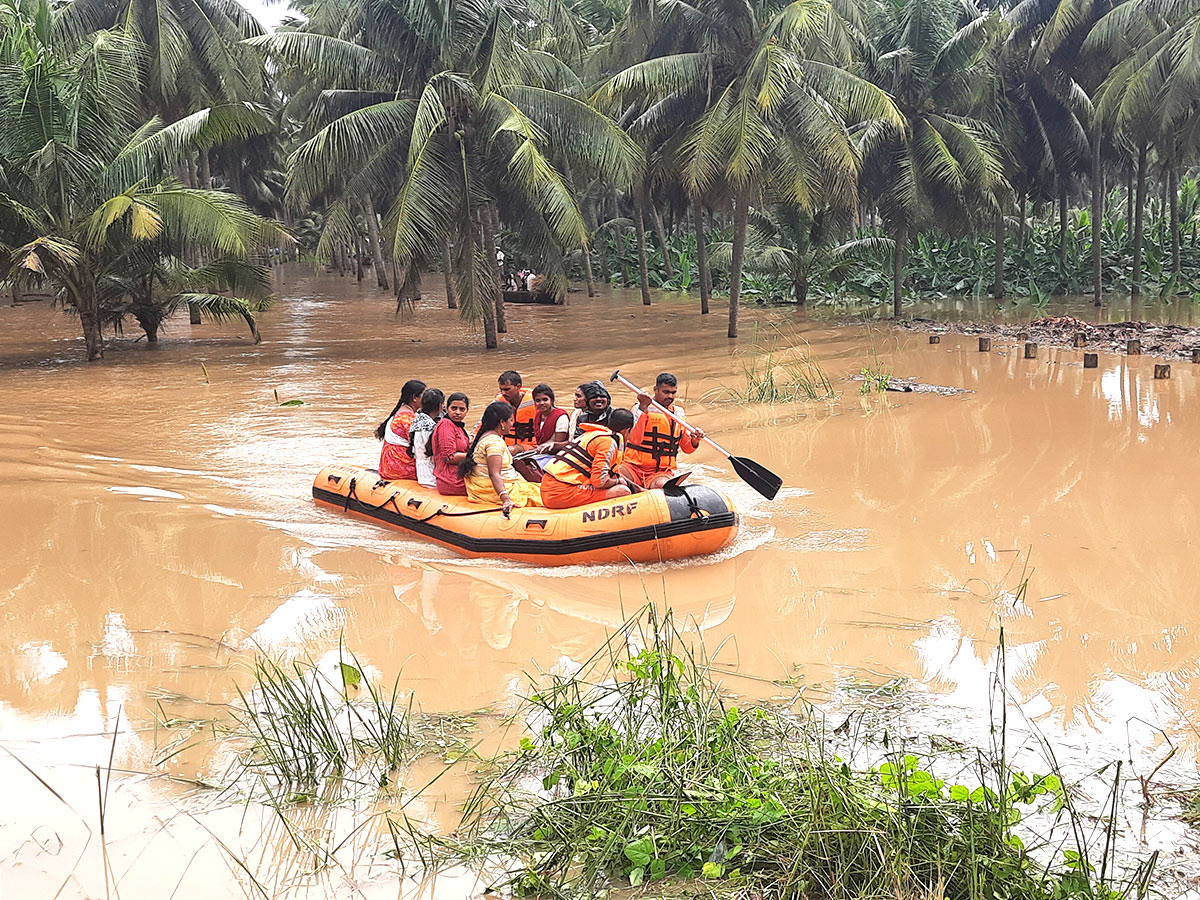 Heavy Rains Inundation Both Andhra Pradesh And Telangana States - Sakshi2