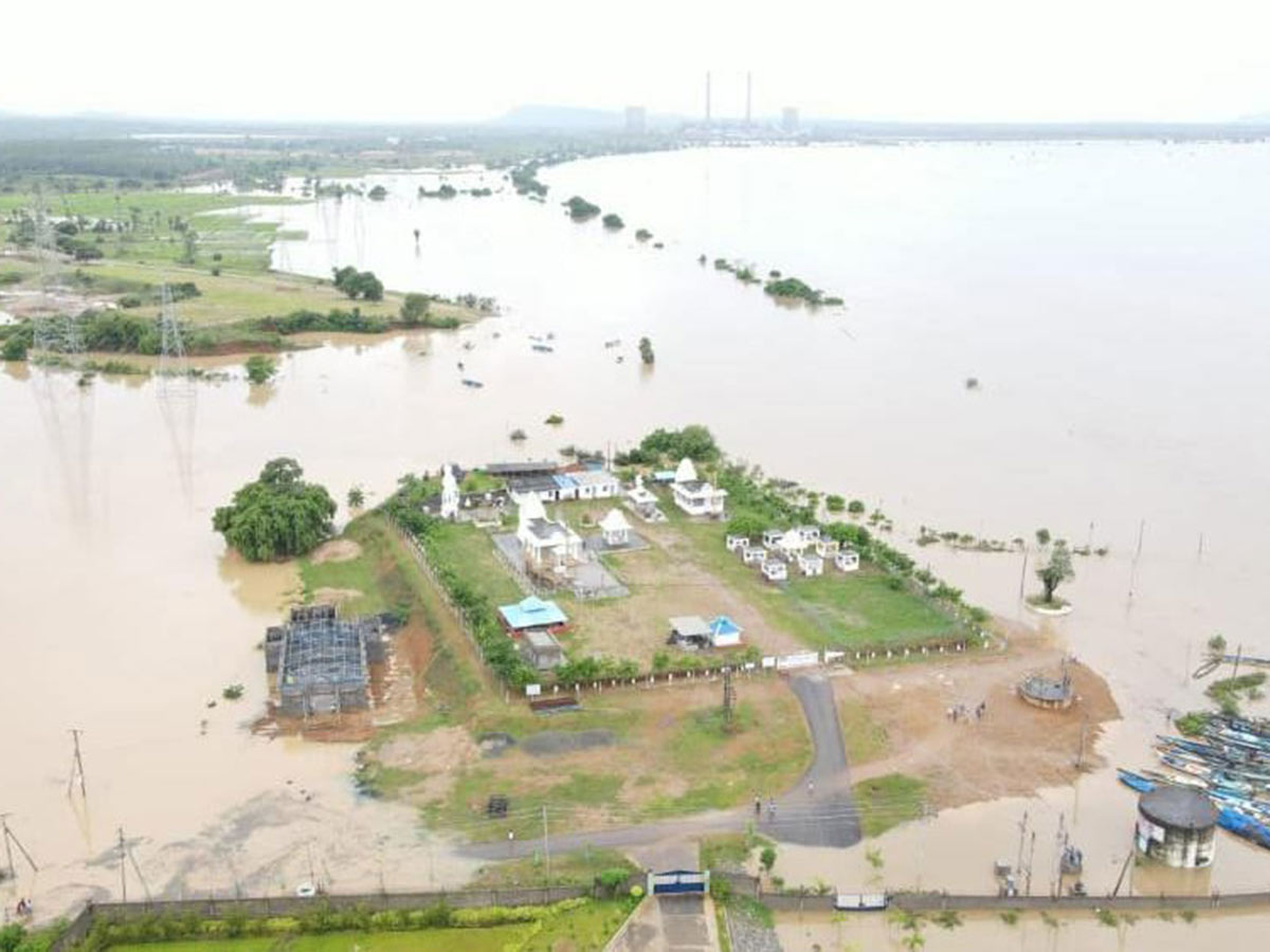 Heavy Rains Inundation Both Andhra Pradesh And Telangana States - Sakshi21