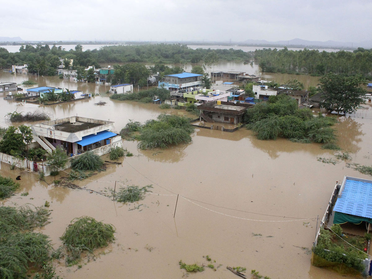 Heavy Rains Inundation Both Andhra Pradesh And Telangana States - Sakshi27