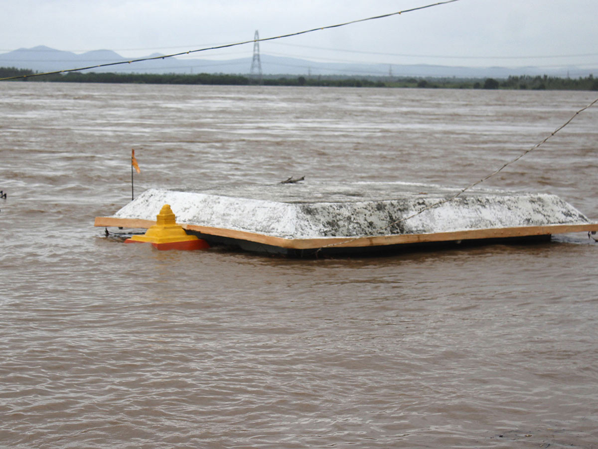 Heavy Rains Inundation Both Andhra Pradesh And Telangana States - Sakshi28