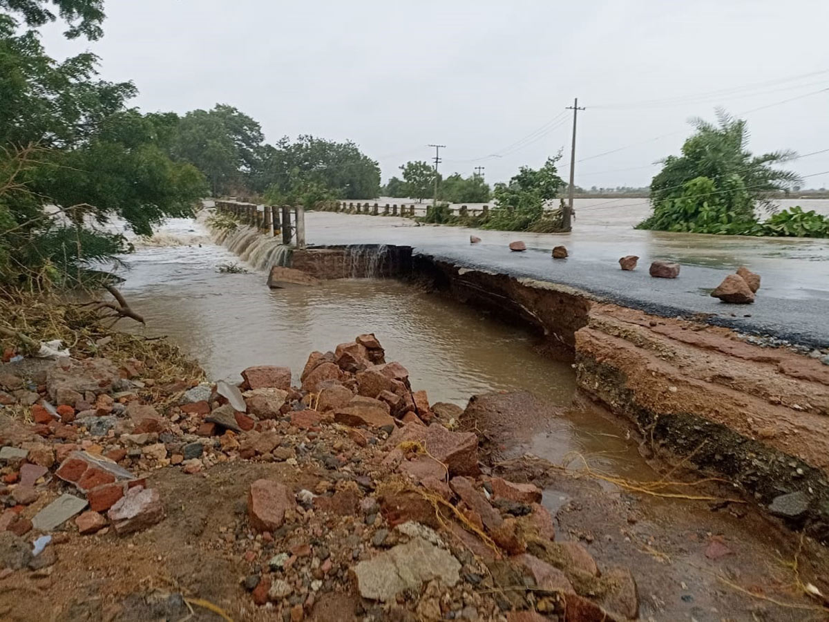 Heavy Rains Inundation Both Andhra Pradesh And Telangana States - Sakshi29