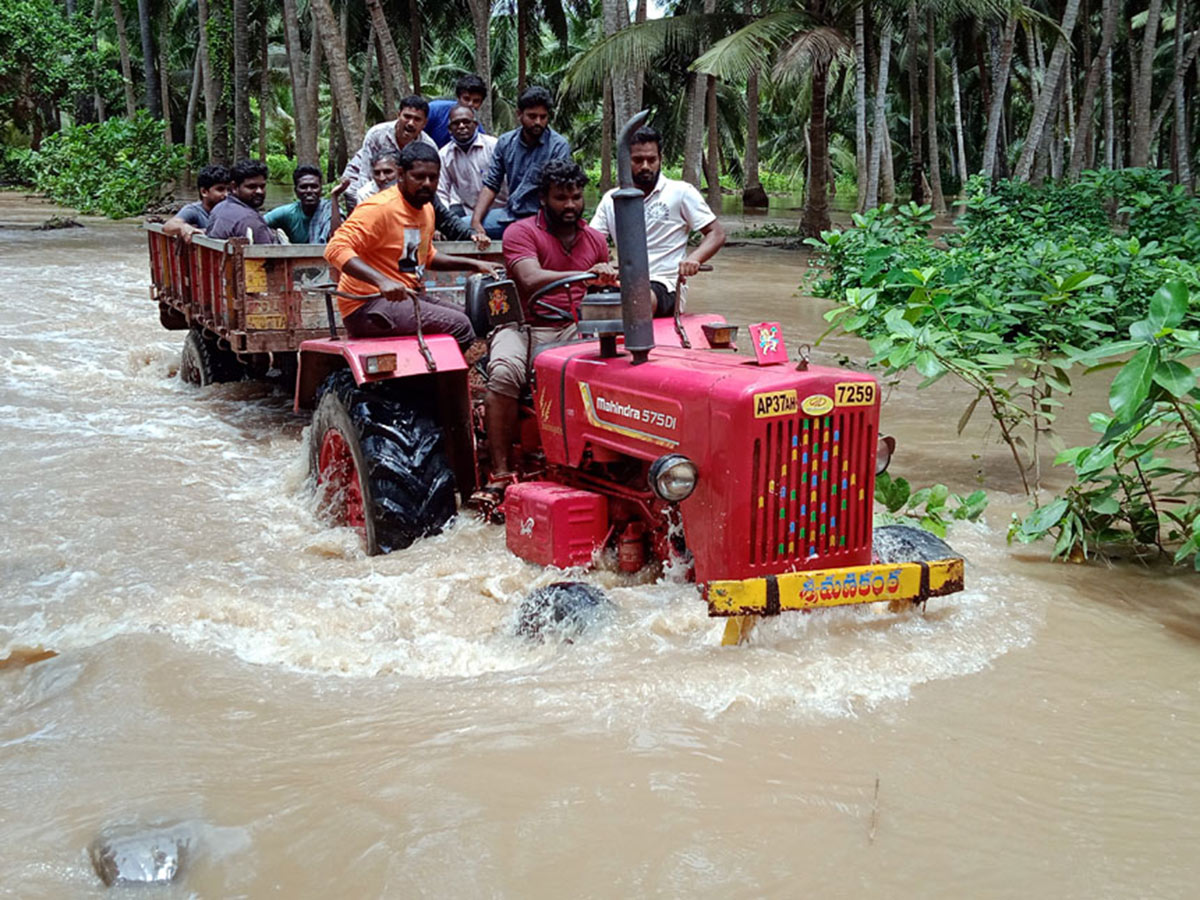 Heavy Rains Inundation Both Andhra Pradesh And Telangana States - Sakshi4