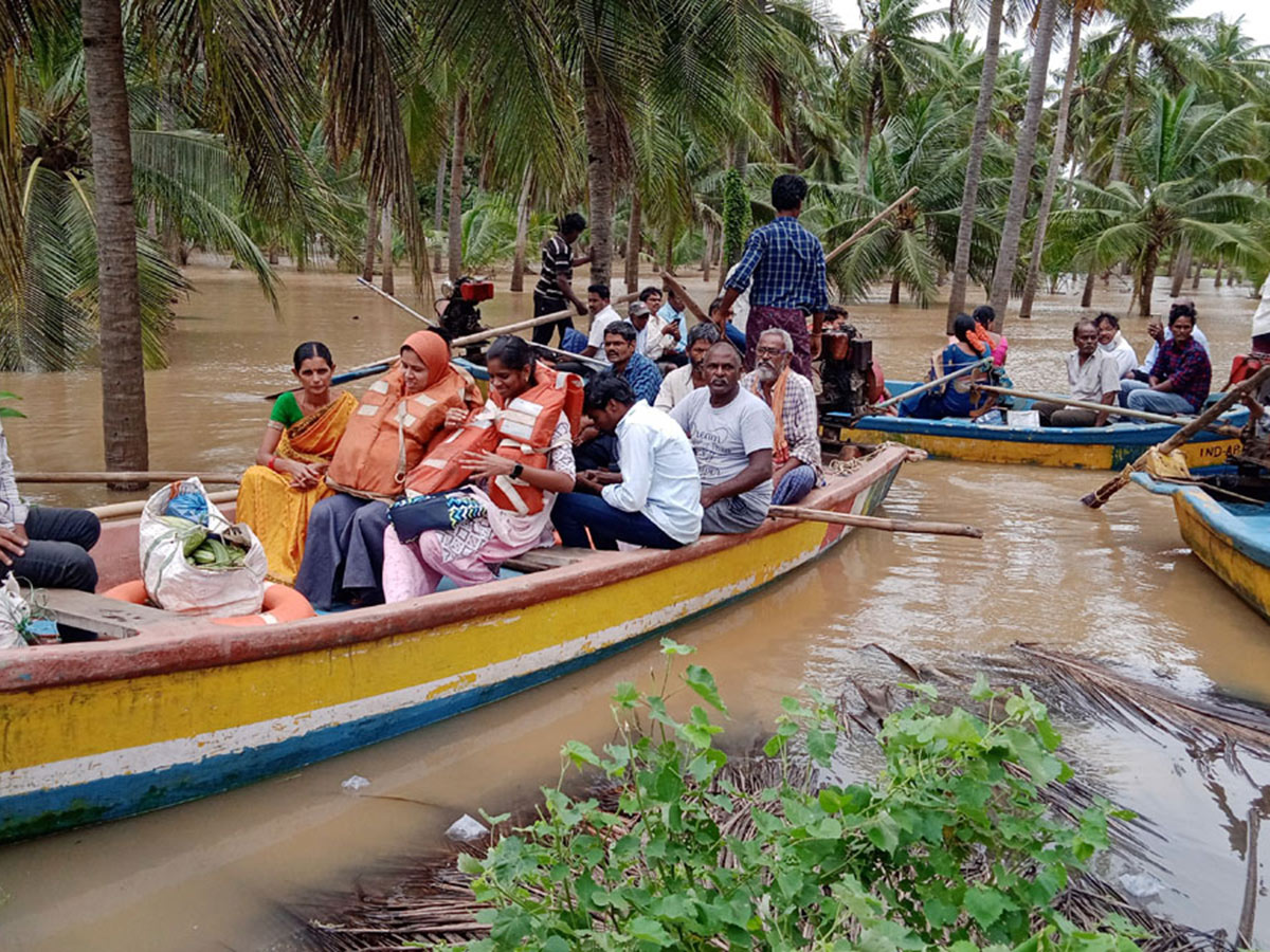 Heavy Rains Inundation Both Andhra Pradesh And Telangana States - Sakshi5