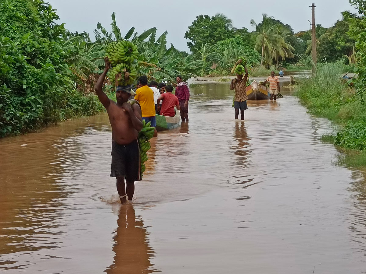 Heavy Rains Inundation Both Andhra Pradesh And Telangana States - Sakshi9