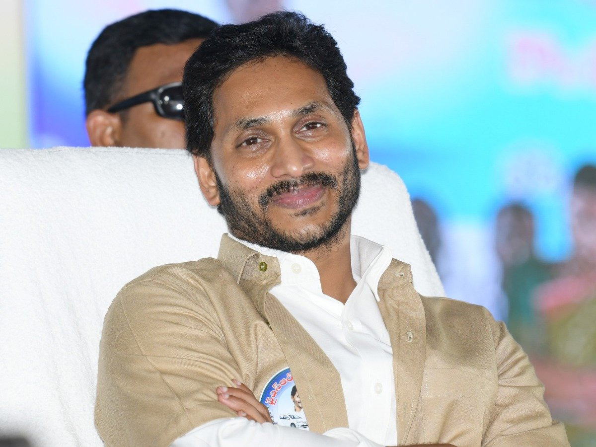 CM YS Jagan launches YSR Vahana Mitra Photo Gallery - Sakshi2